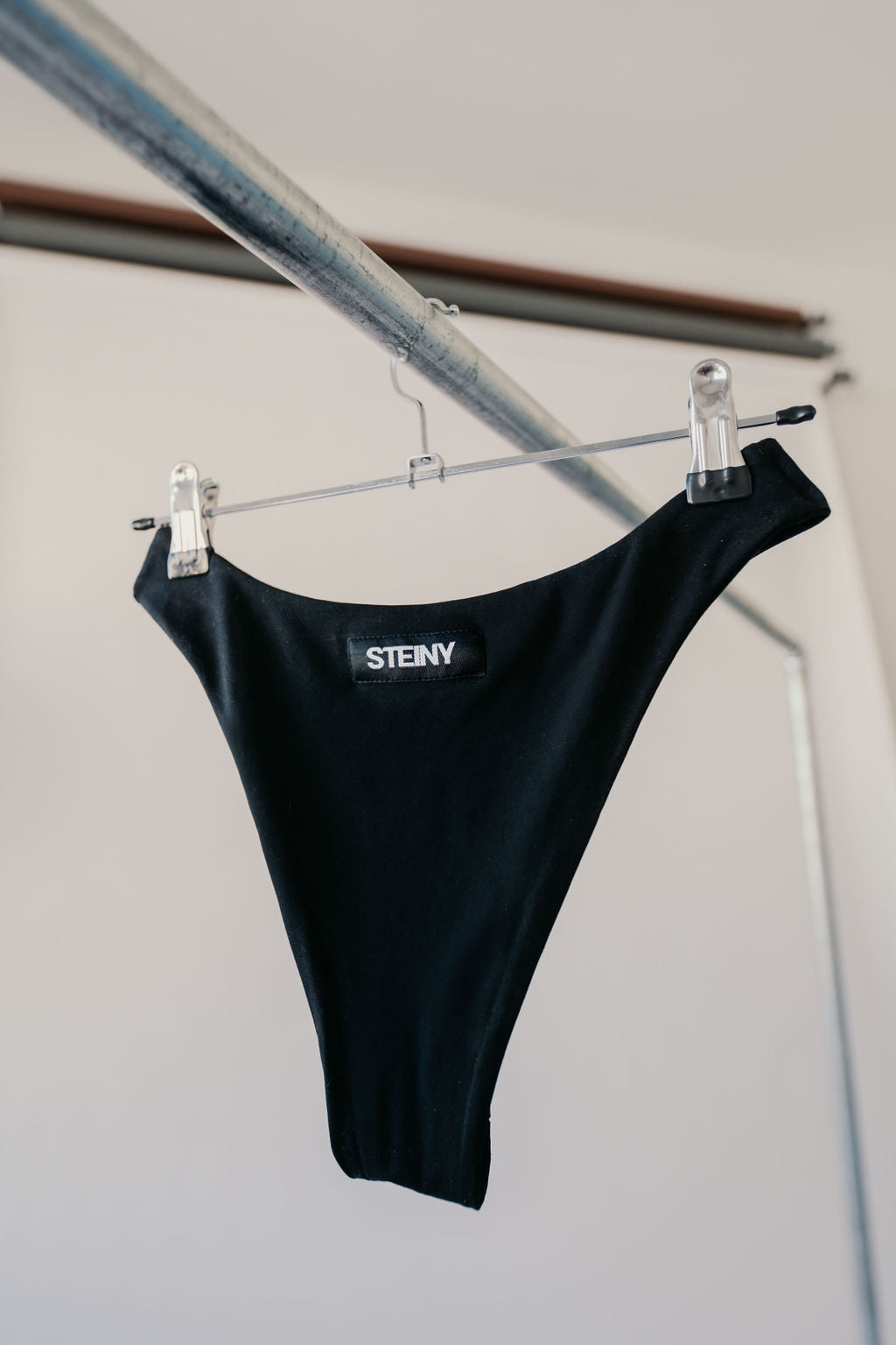 The High-waisted Thong - Midnight Black